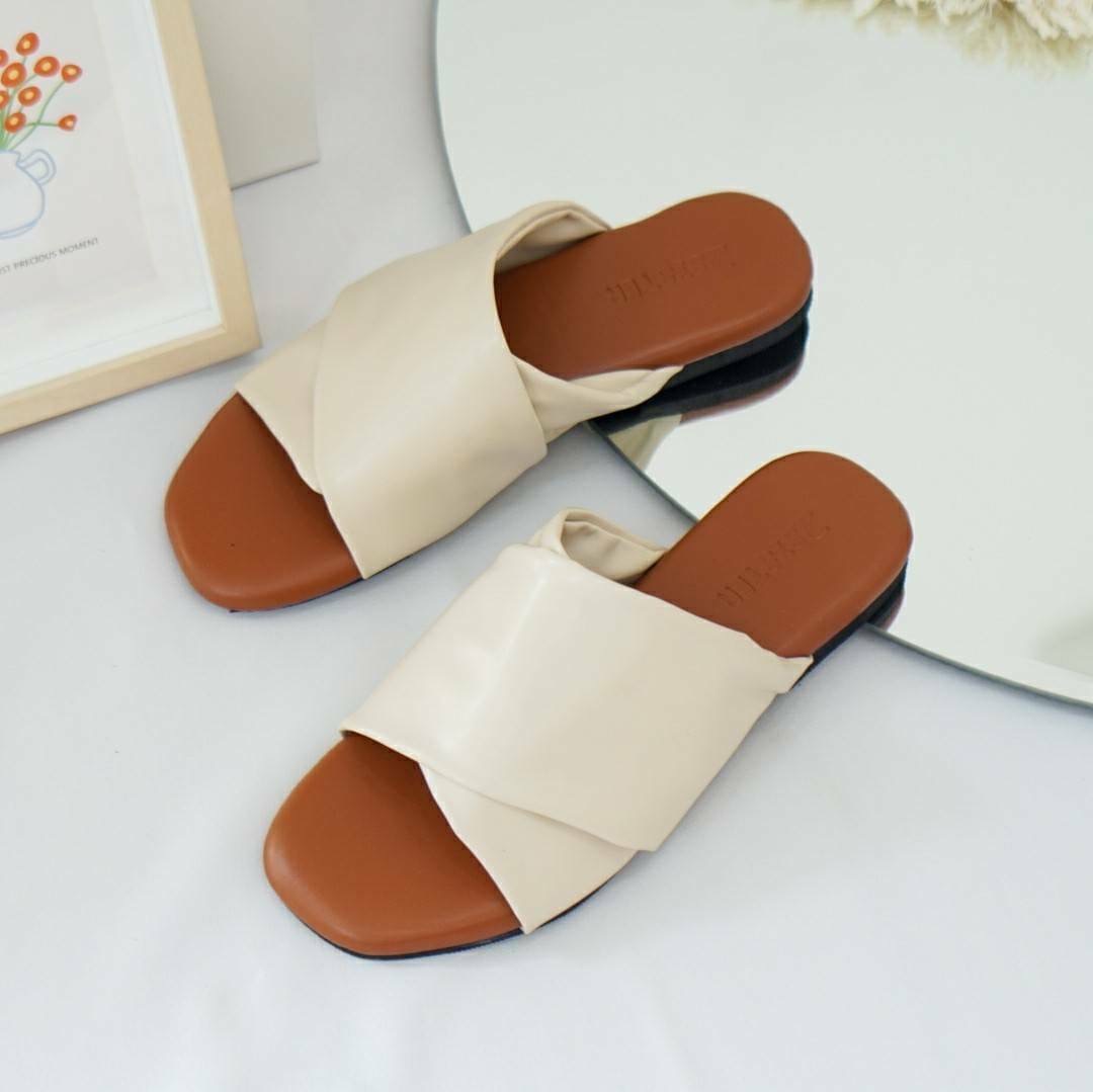 รองเท้าแตะ งานกล่อง คุณภาพดี น้องน่ารัก นุ่ม นิ่ม ที่สุดแล้ว ใส่แล้ว ชิคมาก แมชง่าย ได้ทุกลุคเลยค๊า