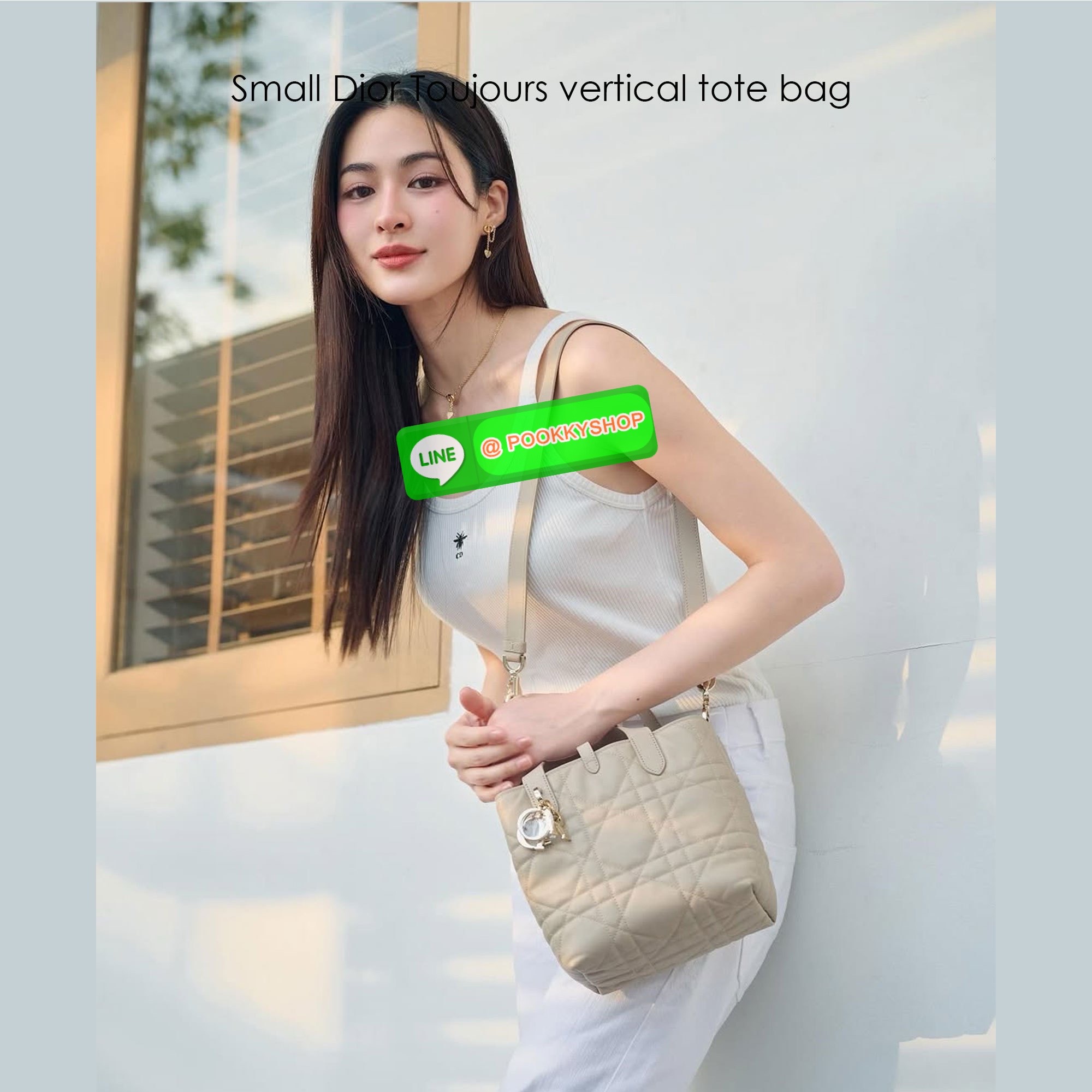 Dior Small Dior Toujours vertical tote bag 18cm กระเป๋าสะพายทรงบัคเก็ตไซส์ใหม่กะทัดรัด คลาสสิคหนังสวยหรูหราเกินราคา ดีไซน์นุ่มนวลทันสมัย ภายในโล่งกว้าง อัฟลุคปังได้ไม่ยากเลยสำหรับใบนี้ เป็นไอเท็มที่ควรมีไว้ติดบ้านอีกใบเลยน้า