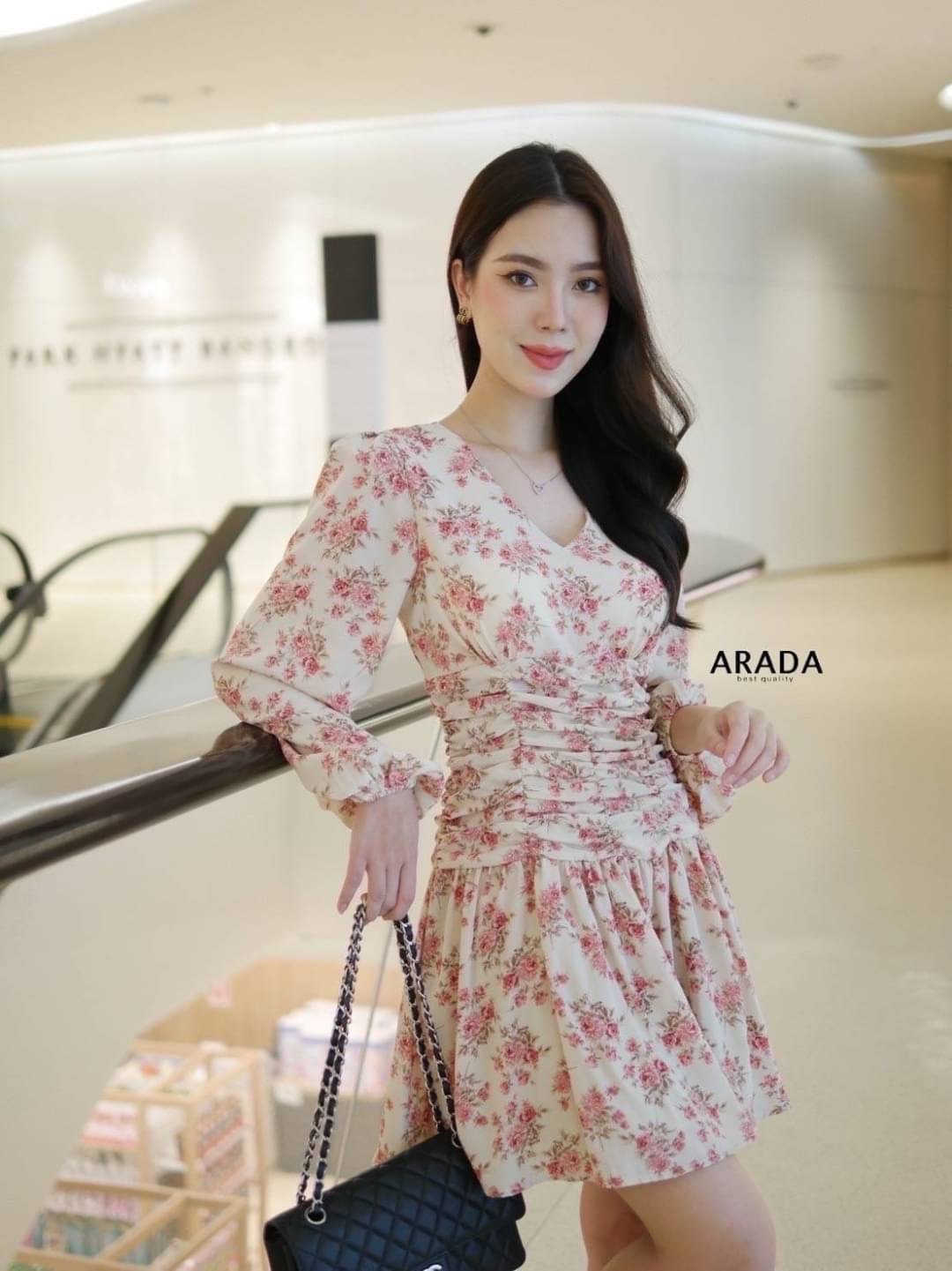 มินิเดรสแขนยาว คอวีลายดอกไม้ งานผ้าสวยใส่ขับผิวเลยคร่า งานมีซับในอย่างดี ใส่สบายไม่ร้อนนะคะตัวผ้า ดีเทลเพิ่มมีเสริมฟองน้ำทำให้ดูหน้าอกทรงสวย ช่วงเอวแต่งเป็นเรเยอร์เป็นชั้นๆเพิ่มความหรู ชุดนี้สาวพลาดไม่ได้นะคะ ต้องมีติดตู้คร่า