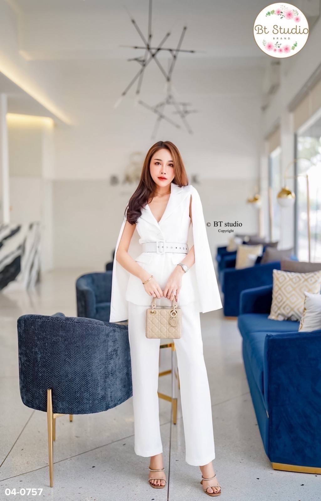 เซท 3 ชิ้น เสื้อเบเซอร์แขนกุด แต่งแขนเป็นผ้าคลุม กระดุมหน้า มาพร้อมเข็มขัด แมทซ์กับกางเกงขายาวมีกระเป๋าข้างใช้งานได้จริง ลุค CEO แบบ สวย หรู ดูแพงจ้าาา