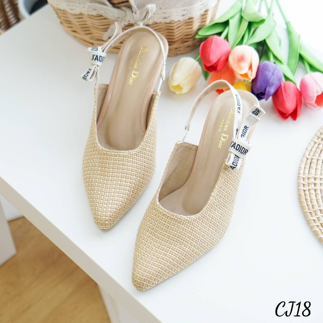 พร้อมส่ง แบบมาใหม่ งานชนช้อปเลย รองเท้าคัทชูส้นสูง3นิ้ว ทรงหัวแหลม งานรัดส้นหลัง ตามต้นฉบับแบรนด์ ตกแต่งด้วยโบว์ด้านข้าง งานทรงสวย เก็บหน้าเท้าดี งานนิ่ม ใส่สบายจ้า