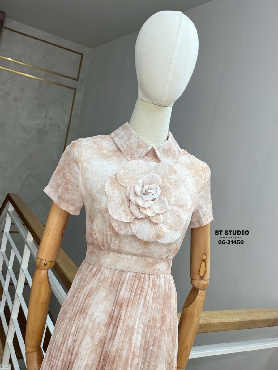 เดรสแฟชั่น เดรสยาวคลุมเข่าแขนสั้นคอปกตัดต่อกระโปรงอัดพรีท