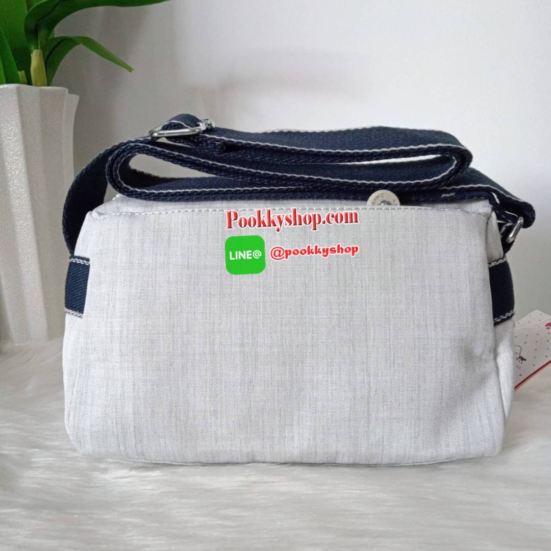 KIPLING Mini Crossbodybag กระเป๋าสะพายข้างขนาดกะทัดรัด ผลิตจากวัสดุ Nylon+ Polyester100% มีช่องใช้งานแยกย่อยมากถึง 4 ช่อง -ด้านหน้ามีช่องซิป 2 ช่อง -ช่องหลักโล่ง กว้าง จุของใช้ได้เยอะ -ด้านหลังมีช่องซิปอีก 1 ช่อง มาพร้อมพวงกุญเเจลิง สายสะพายยาวสามารถปรับไ
