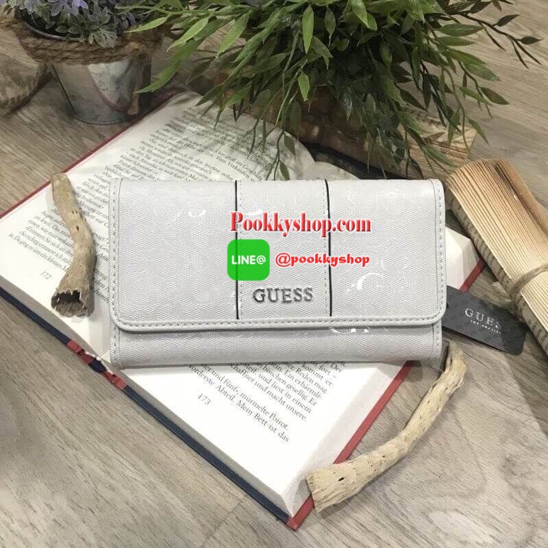 RESTOCK รุ่นยอดนิยม! GUESS FACTORY WOMEN'S WALLET 2018 กระเป๋าสตางค์ใบยาวดีไซน์ยอดนิยมหนังปั้มโลโก้รอบใบด้านหน้าประดับโลโก้แบรนด์สวยหรู เปิดปิดด้วยฝาปิด ภายในมีช่องใส่รูป ช่องใส่ธนบัตร แบงก์พัน และช่องใส่บัตรหลายช่อง แยกเป็นสัดส่วน ภาพถ่ายจากสินค้าจร