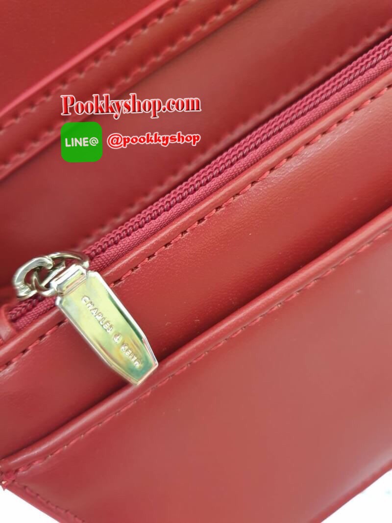 Charles&Keith Chain Rimmed Clutch กระเป๋าสะพายรุ่นใหม่!!ทรงcrossbodyหรือถอดสายถือเป็นทรงคลัชท์ได้ มีดีเทลโซ่ร้อยหนังรอบใบ เปิดปิดด้วยกระดุมแม่เหล็กใช้งานง่าย ภายในมีช่องซิป ช่องเสียบบัตรและช่องใหญ่ใส่ตระกูลพลัสได้ แยกเป็นสัดส่วน มาพร้อมสายสะพายแบบโซ่ต่อหน