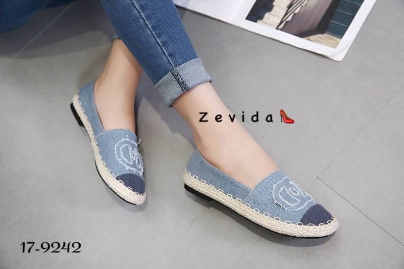 สินค้าพร้อมส่ง มาใหม่จ้าา รองเท้าคัชชูงานฮิตมากๆจ้า งานผ้าดีไซน์ทันสมัย มาแรงสุดๆจ้าา สวมใส่สบาย ใส่ได้ทุกวันเลยจ้าา มี 3 สีน้าา ชิวๆ ชิคๆ รีบจองเลยจ้า