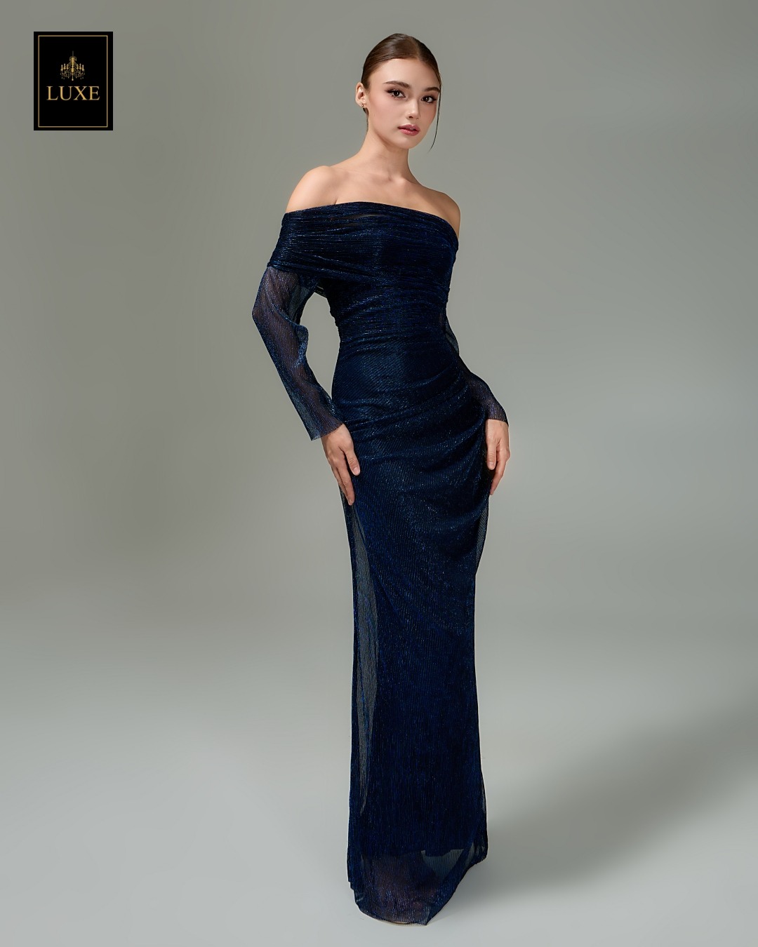 แม็กซี่เดรสเสื้อแขนยาวเปิดไหล่ กระโปรงยาว