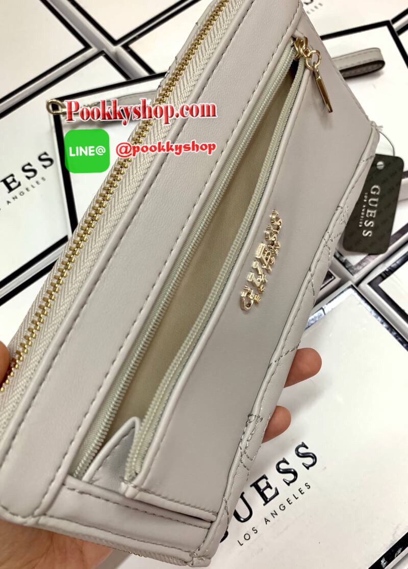 New!! GUESS LONGWALLET BAG กระเป๋าสตางค์ใบยาว หนังเรียบ นิ่มมากๆค่ะ ด้านหน้าออกแบบลายแบรนด์ตัว G ได้สวยทีเดียว พร้อมติดอะไหล่ทองเพิ่มเข้ามา เปิดปิดกระเป๋าแบบซิปรอบ ภายในช่องเยอะมากค่ะ สามารถใส่ iphone xs max ได้ แบ่งช่องใส่ธนบัตร ช่องเสียบบัตรเป็นสัดส่วน