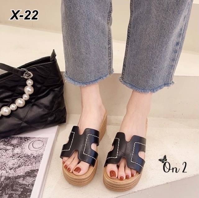 New in รองเท้าส้นตึกหน้าตัวH ทรงน่ารัก งานจริงใส่สวยมากค่ะพื้นนิ่ม มีกันลื่น น้ำหนักเบานิ่มใส่สบาย ทรงนี้งานมีหลายเกรด ของเราวัสดุที่ใช้เป็นวัสดุเกรดคุณภาพทั้งหมด ของมาน้อยรีบจองด่วนๆค่ะ