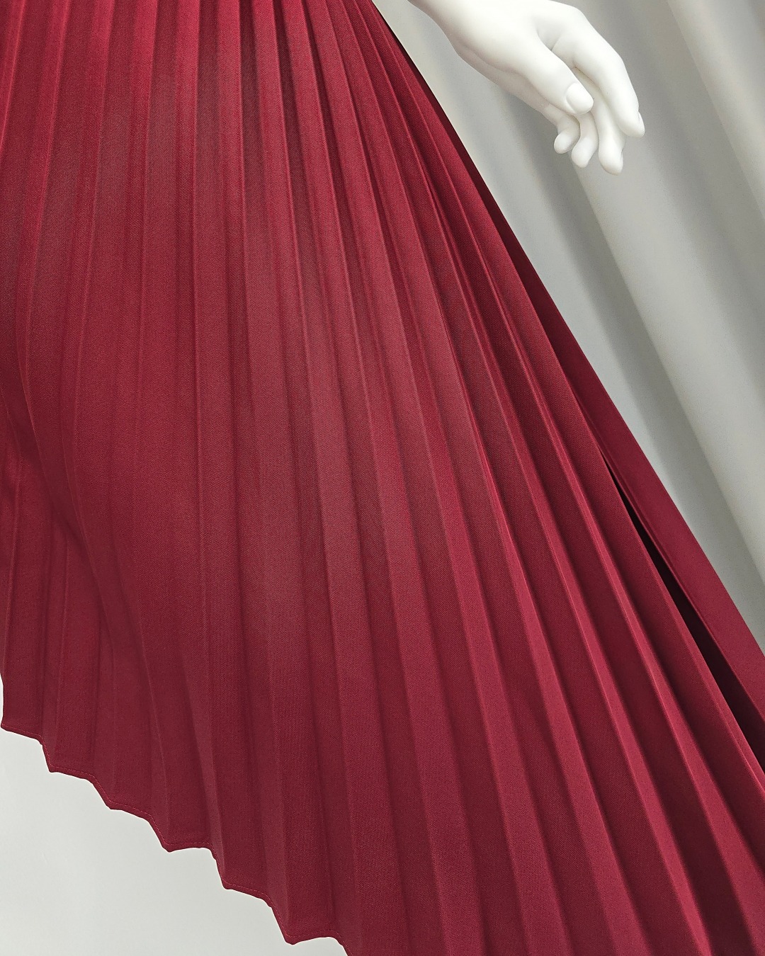 เดรสแฟชั่น เดรสเสื้อแขนกุด คอจีนสไตล์กี่เพ้า กระโปรงบาน อัดพลีทแต่งผ้าเฉลียง