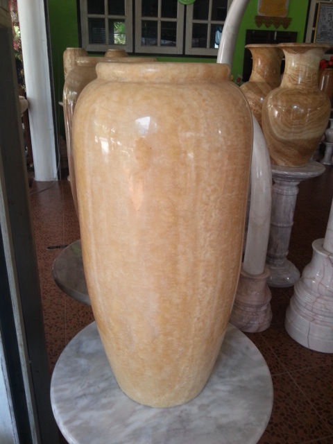 แจกันหินอ่อน 1 คู่ ขนาดสูง 50 เซนติเมตร กว้าง 20 เซนติเมตร หยกน้ำผึ้ง