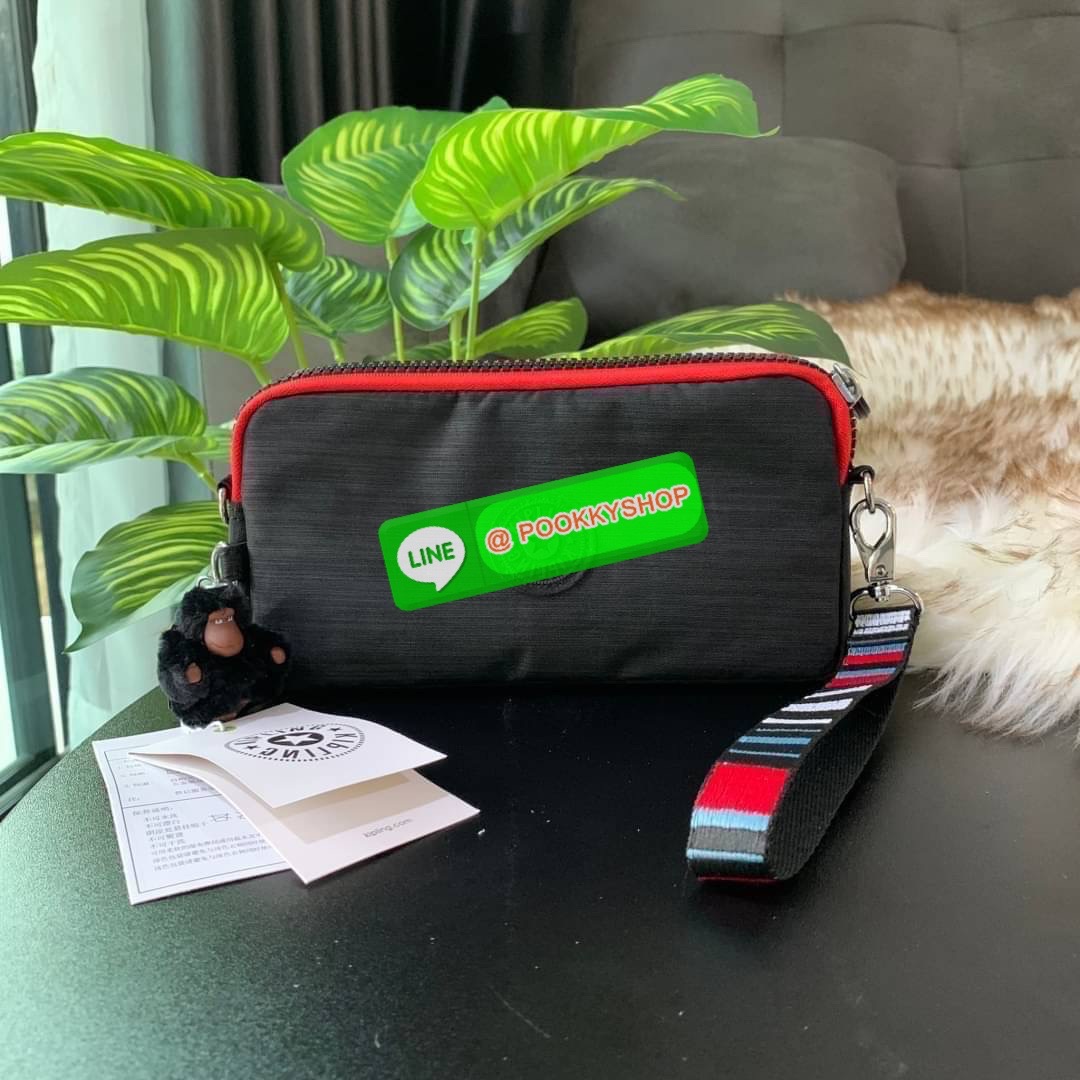 KIPLING 3 Monkey program Seoul up clutch & sling bag กระเป๋าคล้องมือ หรือ สะพายข้าง ขนาดเล็ก วัสดุ Nylon & Polyester 100% ใช้งานได้ 2 รูปแบบ มีสายสลับเปลี่ยนได้ทั้งแบบคล้องมือหรือสะพายข้าง เปิด-ปิดด้วยซิป ช่องหลักโล่ง มีช่องใส่บัตรด้านข้าง 6 ช่อง และช่องด