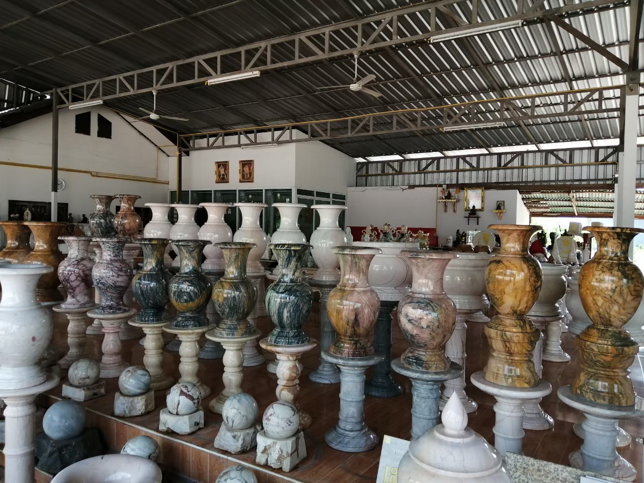 แจกันหินอ่อน ผอบ ขนาดสูง 50 เซนติเมตร กว้าง 30 เซนติเมตร