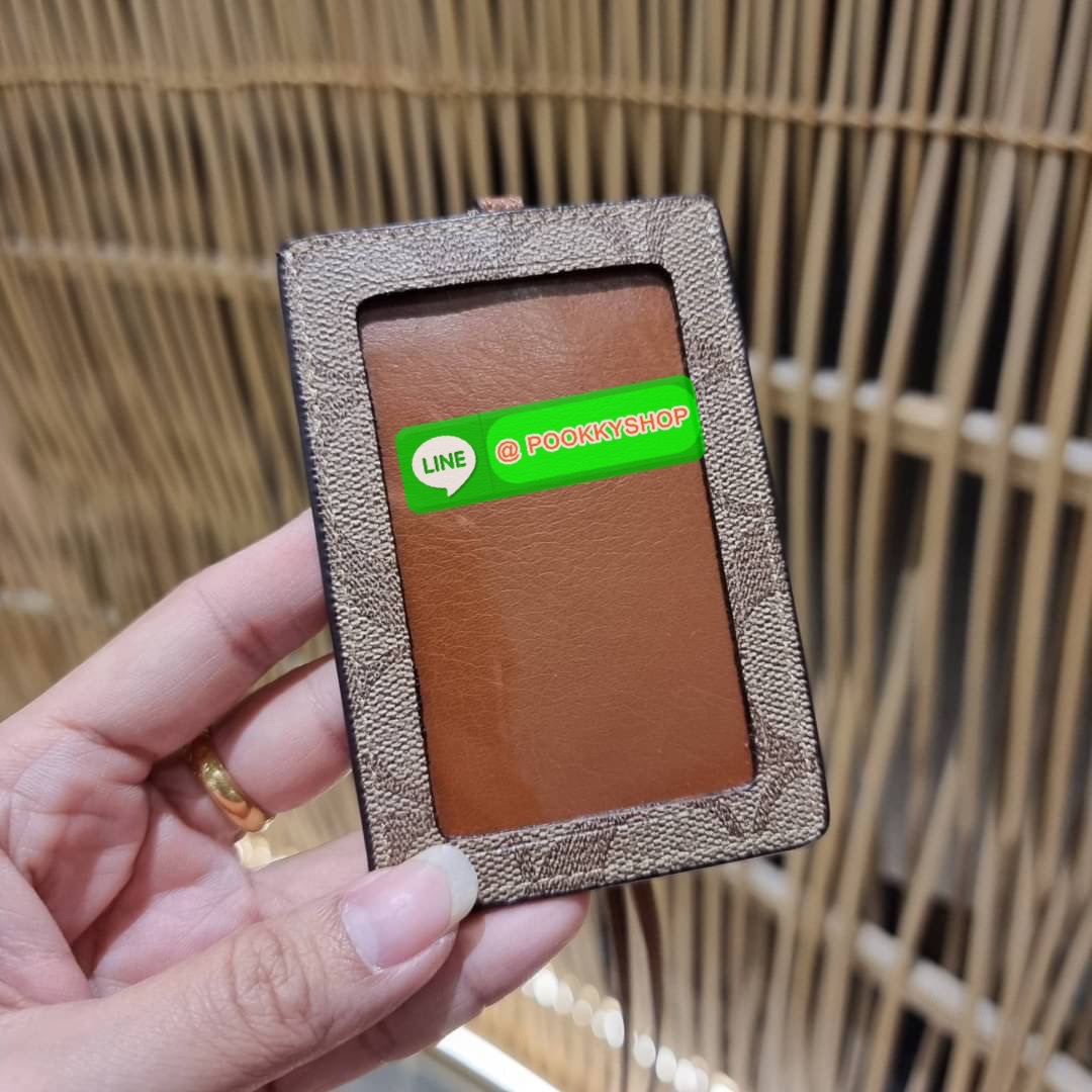 กระเป๋าใส่บัตรคล้องคอ Coach card holder ราคาพิเศษสุดๆ!!! ของหายาก!! ง่ายๆแบบไม่ธรรมดา!! คลาสสิคแต่มีดีเทลโดดเด่น!! กระเป๋าถนอมบัตร พร้อมสายคล้องคอ ดีไซน์ลวดลายสวย ดูดีทุกแบบ ใช้งานง่าย พกพาสะดวก จะใส่บัตรพนักงาน บัตรเครดิต บัตรปชช. ใบขับขี่ และบัตรอื่นๆที