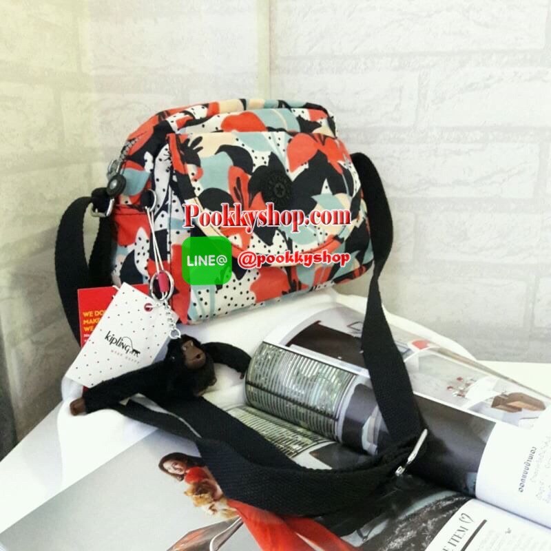 พร้อมส่ง KIPLING mini handbag k15313 กระเป๋าสะพายสุดน่ารัก ด้วยทรงกระเป๋าที่แสนจะน่ารัก มีความโค้งมน ขนาดกำลังดี ใช้งานง่ายๆในทุกวันของคุณ มีช่องด้านหน้าเปิดปิดง่ายด้วยตีนตุ้กแก และช่องอเนกประสงค์ปิดมิดด้วยซิป พร้อมพวงกุญแจน้องลิงอันเป็นเอกลักษณ์ของแบรนด์