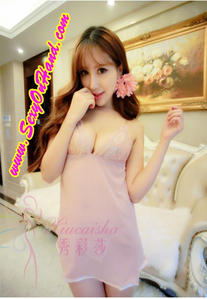 ชุดนอนผ้าซีทรู สีชมพู ช่วงอกแต่งลูกไม้ซีทรู คอวีโชว์เนินอก แต่งชายด้วยแถบริบบิ้น เนื้อผ้าซีทรูเซ็กซี่ยั่วยวน ใส่สบายมากๆ เลยคะ ลูกไม้อย่างดี เนื้อผ้าลูกไม้อย่างดี