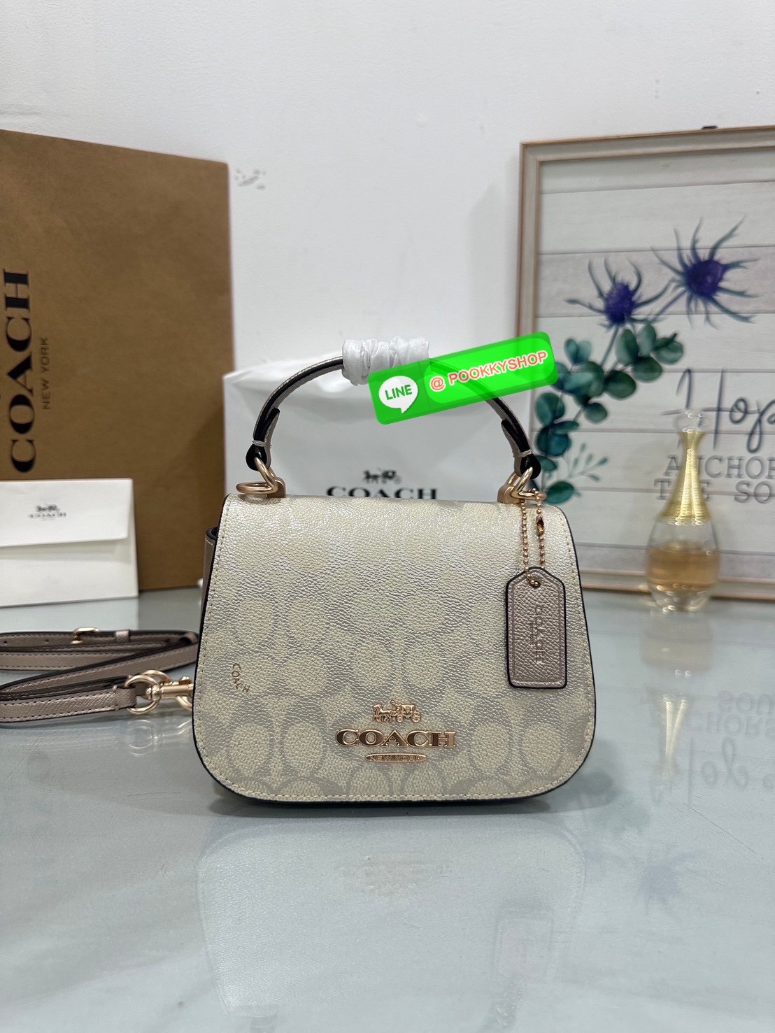 COACH CX575 – Mini Lillie Carryall “เล็กหรู ใช้ง่ายทุกโอกาส 🖤✨ COACH CX575 Mini Lillie Carryall ที่แมตช์ง่าย ใบเดียวก็ครบทั้งวันทำงานและวันเที่ยว”