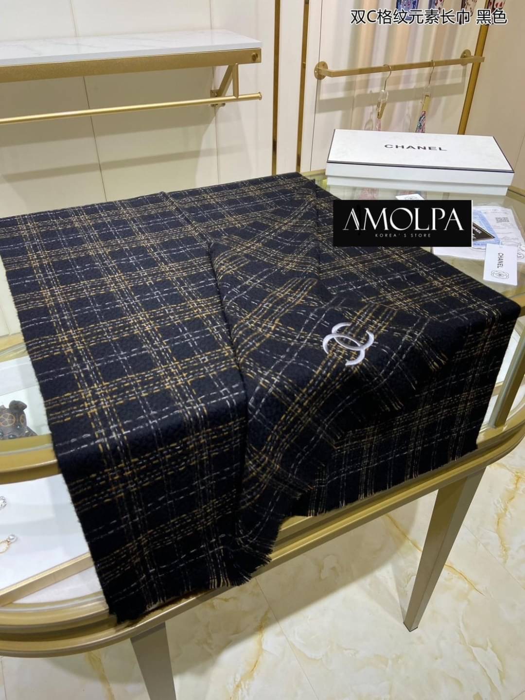 มาต่อที่ ACCESSORIES ผ้าพันคอ CHANEL งานปักLOGO CC ผ้าหนานุ่มแน่นๆ เนื้องานละเอียด เกรดพรีเมียม ค่า ห้ามพลาดเลยน๊า NO BOX