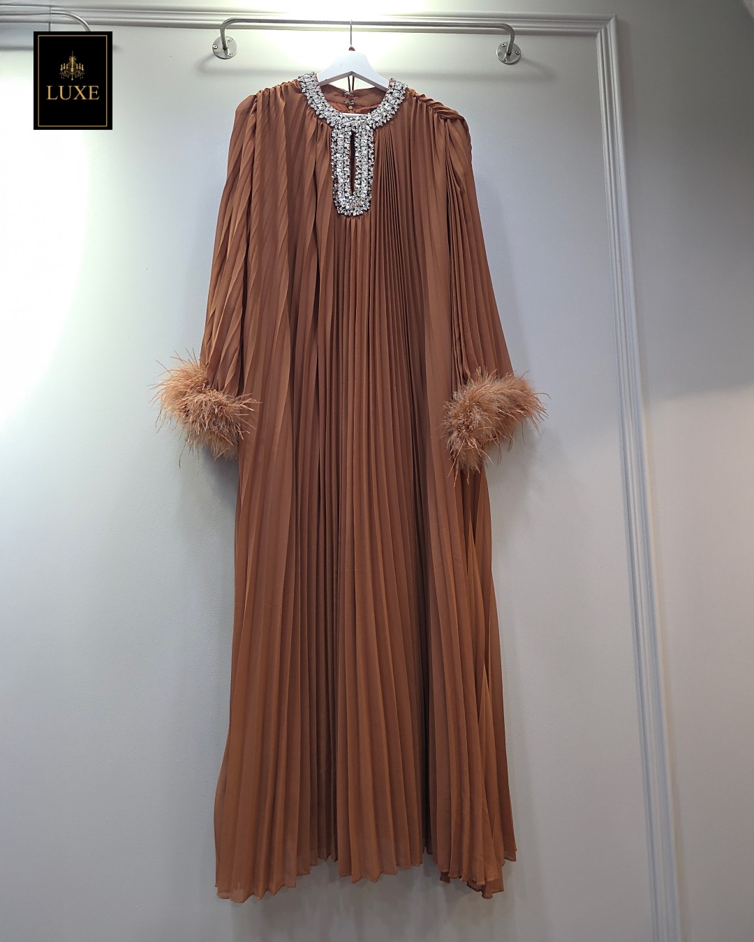 เดรสแฟชั่น เดรสแขนยาว กระโปรงบานตัวปล่อย คัตติ้งประณีต กรุยกราย