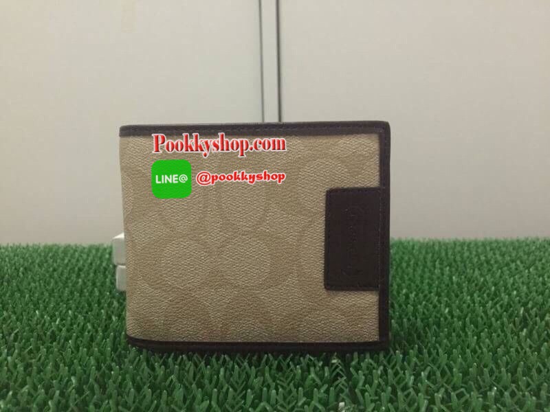 Brand : COACH Compact ID Wallet Detail : กระเป๋าสตางค์Coach ใบสั้น มาพร้อมกระเป๋าใส่บัตรใบเล็ก 1 ใบ มีช่องใส่บัตรหลายช่องสามารถใส่บัตรได้จำนวนมาก และมีช่องใส่ธนบัตรถึง 2 ช่อง สามารถมอบเป็นของขวัญหรือใช้เองก็ได้ พลาดไม่ได้แล้วนะคะ