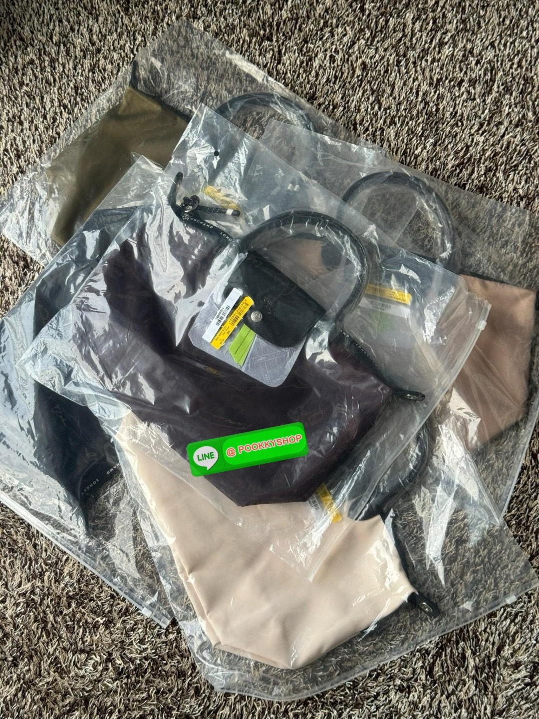 Large Longchamp LE PLIAGE ENERGY L HANDBAG LE PLIAGE รีไซเคิล ECONYLสไตล์สปอร์ต ทันสมัย และใช้งานได้จริง น้ําหนักเบา กระเป๋าใบนี้เป็นเครื่องประดับที่มีเสน่ห์ในอุดมคติที่จะติดตามคุณในทุกกิจกรรมยามเย็นของคุณ มาพร้อมกับสายสะพายไหล่ปรับได้ สามารถพกพาได้ ทั้งแ