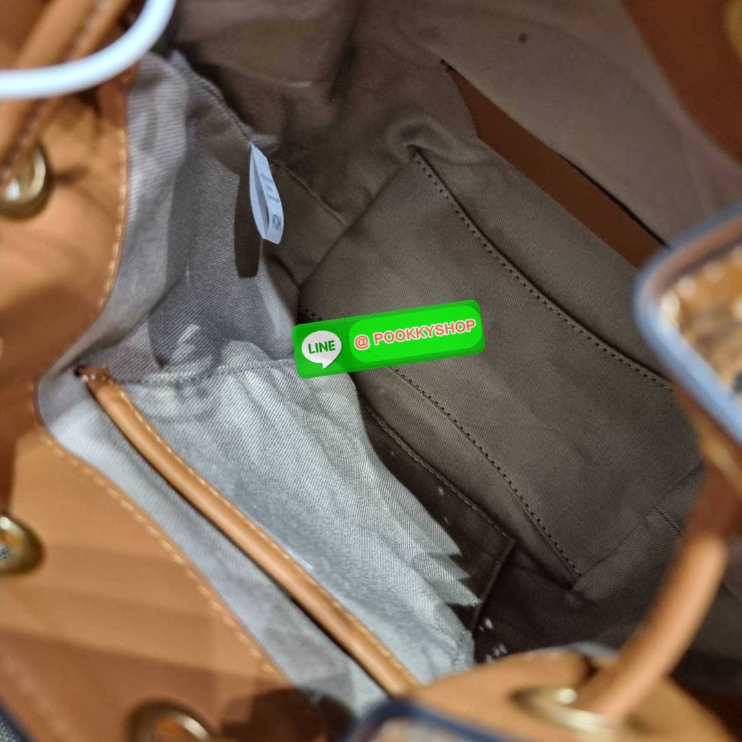 MCM SOFT BERLIN DRAWSTRING BAG IN VISETOS กระเป๋าสะพายทรง bucket ไซส์ mini ขนาดน่ารักน่าใช้ มาพร้อมกล่องสุดหรู!! วัสดุหนังแคนวาสคุณภาพดี รูดเปิด-ปิดกระเป๋าด้วยสายหนัง ภายในเป็นช่องโล่ง มีช่องแยก และช่องเก็บบัตรหรือจะไว้ของจุกจิกก็ได้ เป็นหนังแท้ ใต้กระเป๋