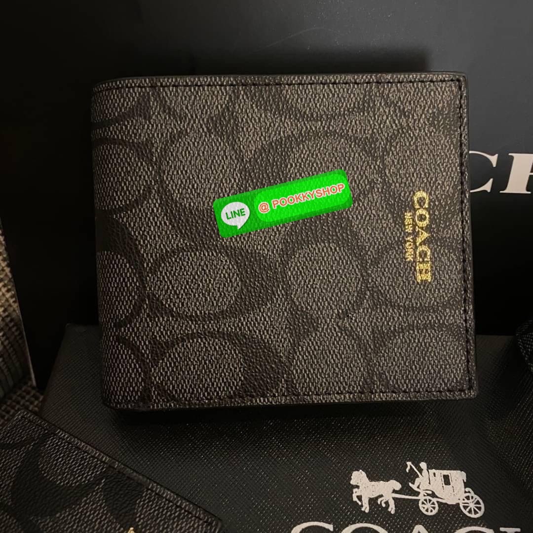 COACH Short Wallet with Belt Set Signature เซทสุดคุ้มค่ะได้ทั้งเข็มขัดและกระเป๋าสตางค์แบบพับ 2 ตอนมีช่องใส่รูปใส่บัตรใส่ธนบัตรแยกเป็นสัดส่วนเหมือนกระเป๋าสตางค์ใบยาวคุณภาพดีตามแบบฉบับของแบรนด์ มาในกล่องแบรนด์สามารถมอบเป็นของขวัญได้ ไอเท็ม Must Have ใครไม่ท