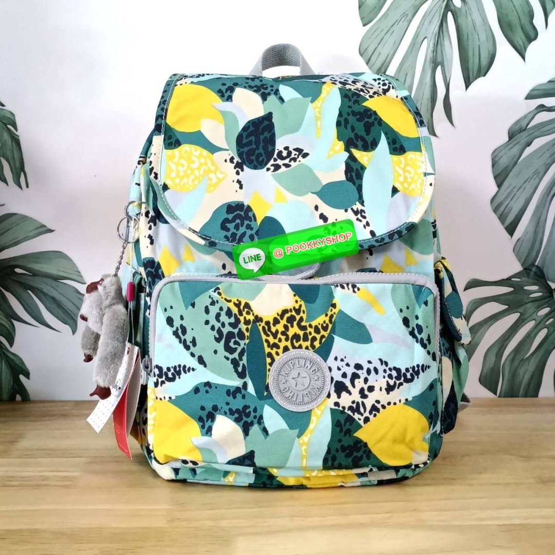 Kipling City Pack Medium Backpack กระเป๋าเป้ Kipling ขนาดกลาง วัสดุ Polyester 100% มีหูหิ้วด้านบน -ด้านหลัง มีซิปหลัง 1ช่องลึก -ด้านข้างมีช่องใส่ของเล็กน้อยทั้ง 2 ด้าน เปิด-ปิด ด้วยกระดุมแม่เหล็ก -ด้านหน้ามีช่องซิปใส่ของแยก 1 ช่อง และ ช่องปรับขนาดด้วยสายล