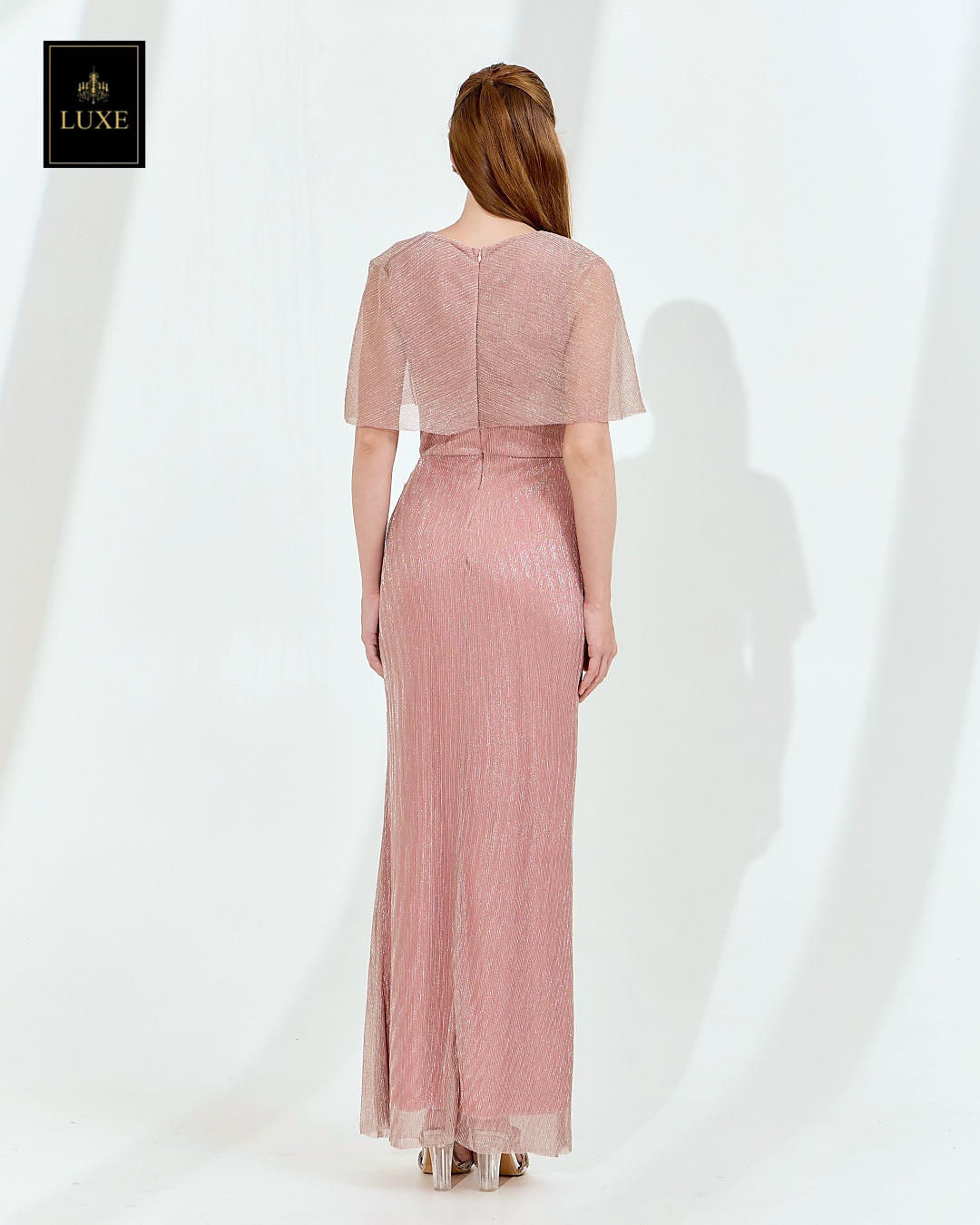 เดรสแฟชั่น เดรสเสื้อคอกลมแขนกุด ดีเทลเป็นเสื้อคลุมไหล่ในตัว กระโปรงทรงสอบจับเดรป