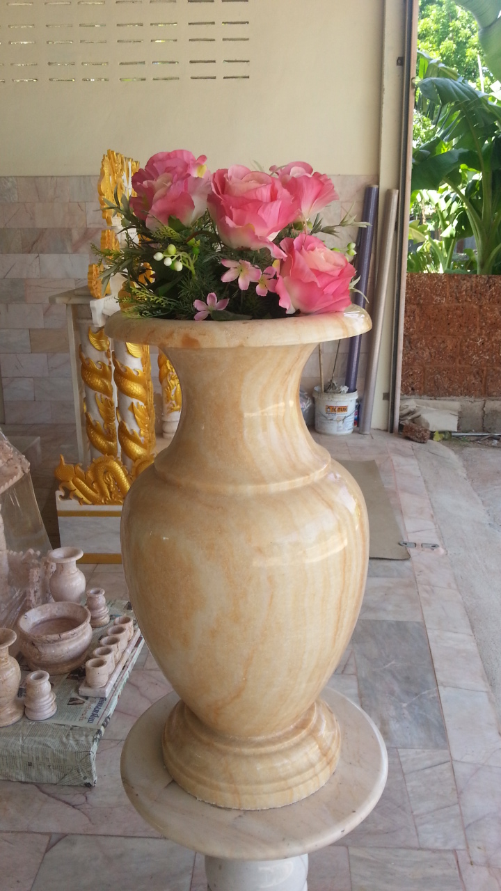 แจกันหินอ่อนหยกน้ำผึ้ง ขนาดสูง 60 เซนติเมตร กว้าง 30 เซนติเมตร 1 ใบ