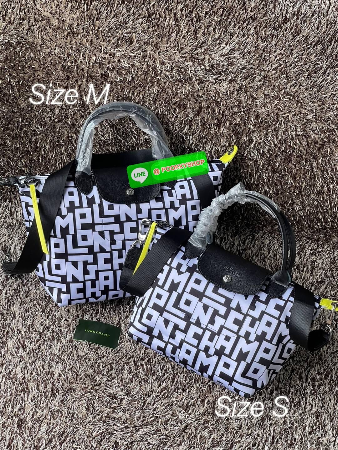 💕Longchamp LE PLIAGE LGP TOP HANDLE BAG M พบกับคอลเลคชั่นใหม่ล่าสุด มีดีไซน์ที่เรียบหรูและคลาสสิก แฝงด้วยลูกเล่นแบบเฟมินีน แถมยังมีน้ำหนักเบาอย่างไม่น่าเชื่อ มาพร้อมกับหูจับกระเป๋าคู่และฝาปิดแบบกระดุม กระเป๋าถือใบนี้สามารถใช้ถือแบบทั่วไป มีสายสะพา