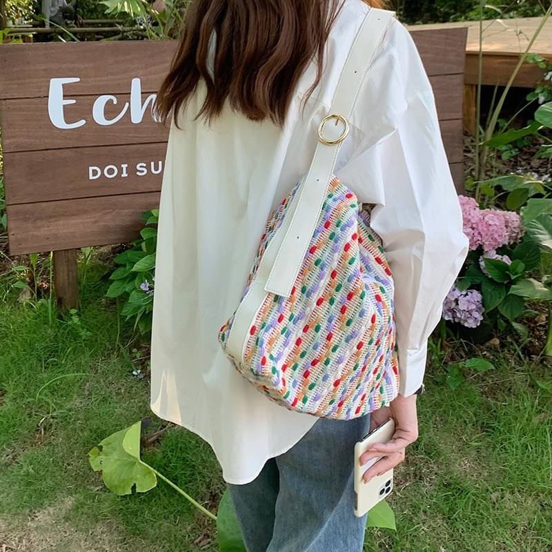 รุ่นใหม่ พร้อมส่ง!!!!! Yumi bag ลายผ้าถักโทนสีน่ารัก เหมาะไปมหาลัยมากใบนี้ ใส่ipadได้ทุกรุ่นเลย