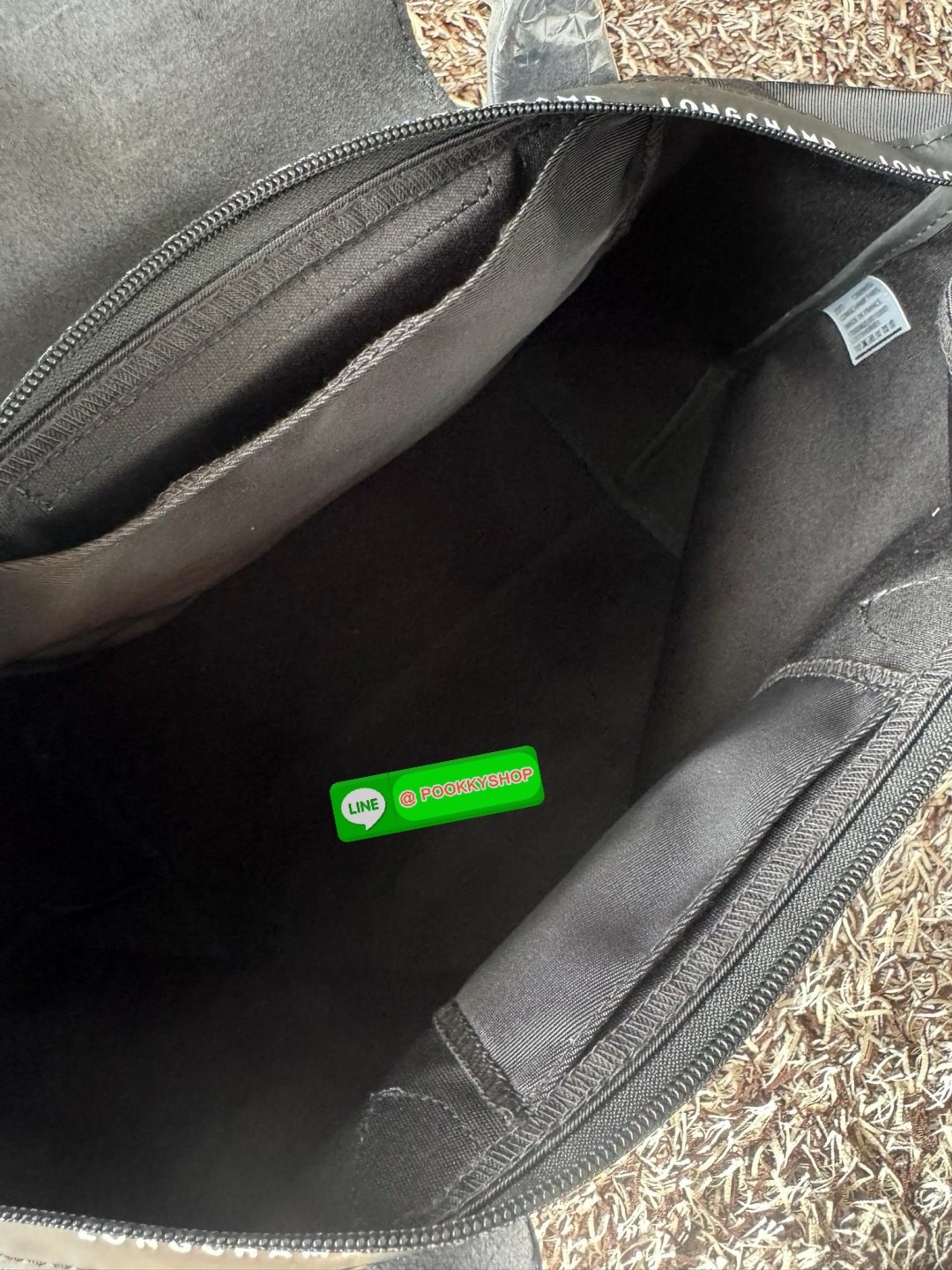 Large Longchamp LE PLIAGE ENERGY L HANDBAG LE PLIAGE รีไซเคิล ECONYLสไตล์สปอร์ต ทันสมัย และใช้งานได้จริง น้ําหนักเบา กระเป๋าใบนี้เป็นเครื่องประดับที่มีเสน่ห์ในอุดมคติที่จะติดตามคุณในทุกกิจกรรมยามเย็นของคุณ มาพร้อมกับสายสะพายไหล่ปรับได้ สามารถพกพาได้ ทั้งแ