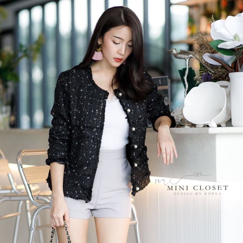 Lady CoCo Pearl Blazer เสื้อคลุมทวีตชาแนลเนื้อผ้าดีสุด มีซับในทั้งตัว ไม่ย้วย กระดุมมุกเลอค่าสุด งานเกรดพรีเมียม แมตช์ชุดเรียบให้ดูหรู งานตัวนี้แม่ค้าขอนำเสนอ ใส่สวยดูแพงมากค่ะ