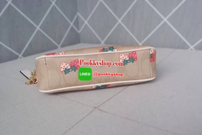 Coach POUCH IN SIGNATURE CANVAS WITH STRAWBERRY Signature coated canvas with smooth leather details Two credit card slots Inside multifunction pocket One zip closure, fabric lining| Detachable strap