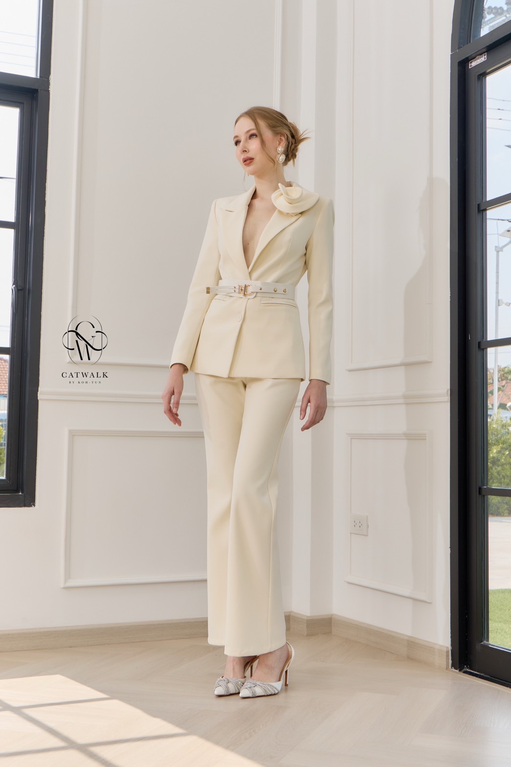 ชุดเซทแฟชั่น กับSet BLAZERปกดอกไม้+เข็มขัด+กางเกงทรงสวย