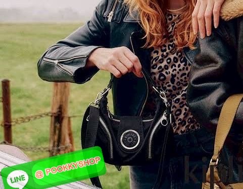 Kipling Syro Shoulder bag กระเป๋าในสไตล์มินิมอล แต่สามารถใส่สิ่งของได้ครบครัน มีทั้งช่องซิปภายในและนอก น้ำหนักเบา มีสายสะพายครอสบอดี้ได้