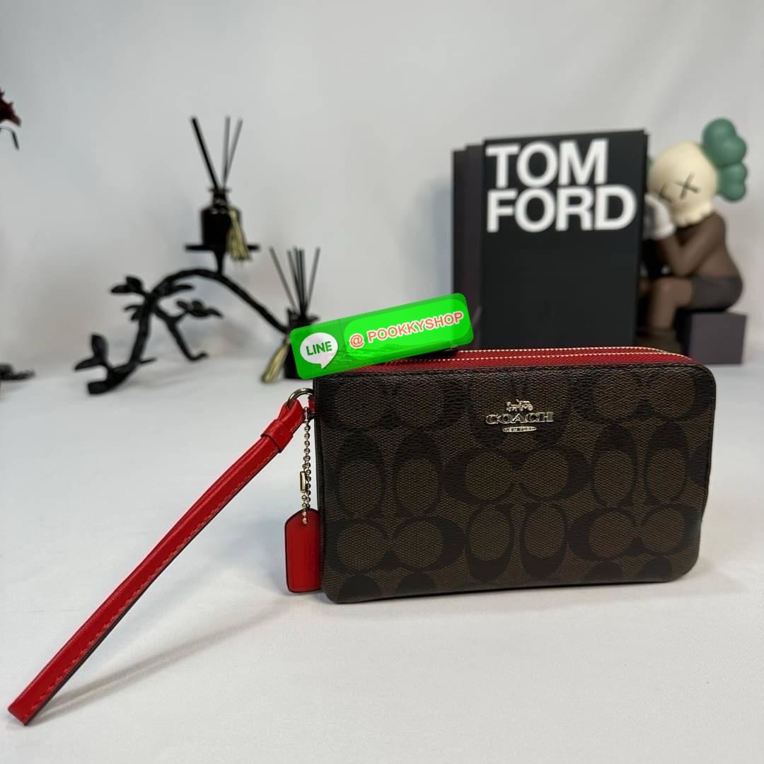 กระเป๋าคล้องมือ COACH 87591 DOUBLE CORNER ZIP WRISTLET IN SIGNATURE CANVAS (COACH 87591 ） กระเป๋าคล้องมือ2เซิปใหญ่ ลายCหนังและ ด้านในเป็นผ้า แบ่งเป็นช่องเล็กๆใส่เหรียญใส่แบงค์ใส่บัตร แล้วแต่จะใส่มีหลายช่อง ใส่โทรศัพท์ได้ทุกรุ่นพร้อมสายคล้องมือ