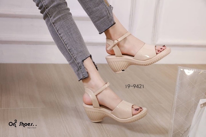 comfort shoes รองเท้าส้นสูงแบบสวมสูงกำลังดี งานเพื่อสุขภาพรัดส้นแบบเสริมส้นงานสไตล์เกาหลี พื้นนิ่มมาก น้ำหนักเบาใส่สวยกระชับ งานแนวๆน่ารักคลูๆดูดีคะ มา3 สีจ้า