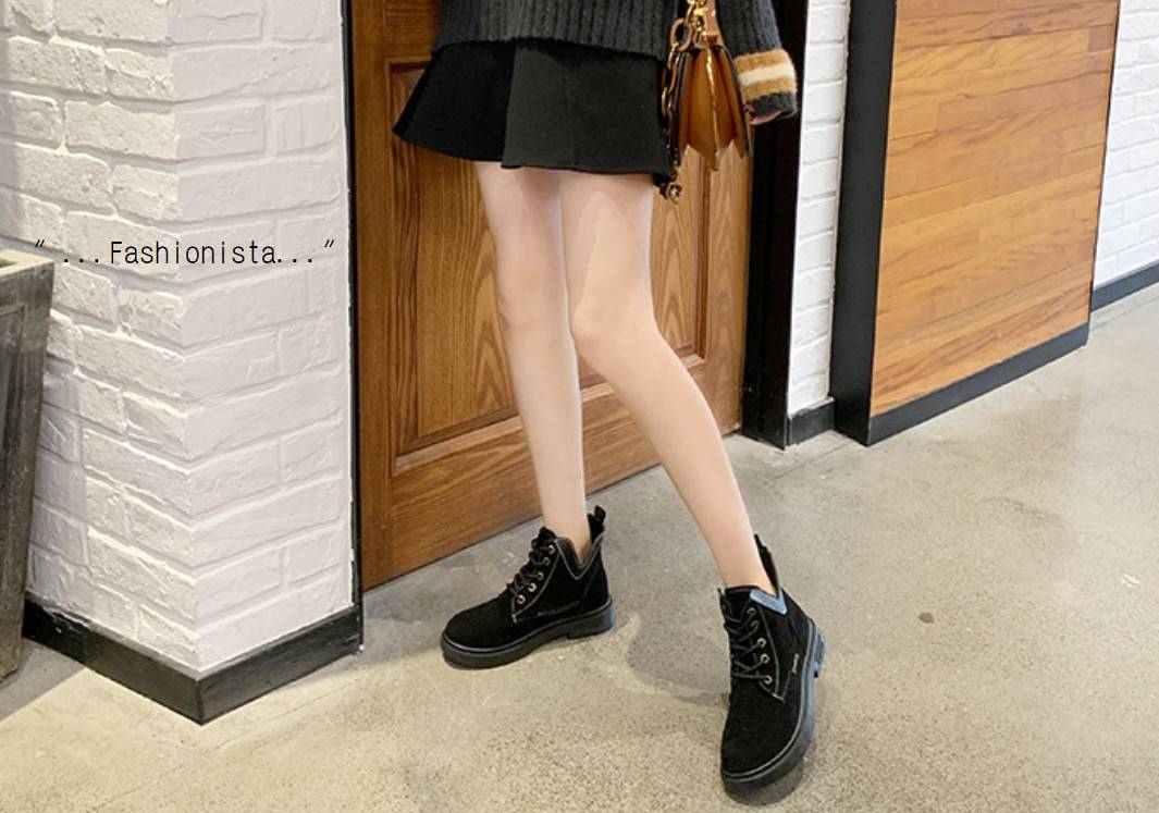 แบบมาใหม่ งานสวยเว่อร์ๆ !! รองเท้าบู้ททรงสั้นหุ้มข้อ พื้นหนา 3 c.m. วัสดุหนังสักกะหราดเนื้อหนาขึ้นทรง ดีไซน์ผ่าข้างเก๋ๆ ใส่นุ่มสบายเดินไม่เมื่อยจ้า งานจริงสวยมากกกไม่จกตา รูปถ่ายจากสินค้าขายจริง 100% สาวกบู้ทใครไม่สั่งคู่นี้พลาดมาก!!