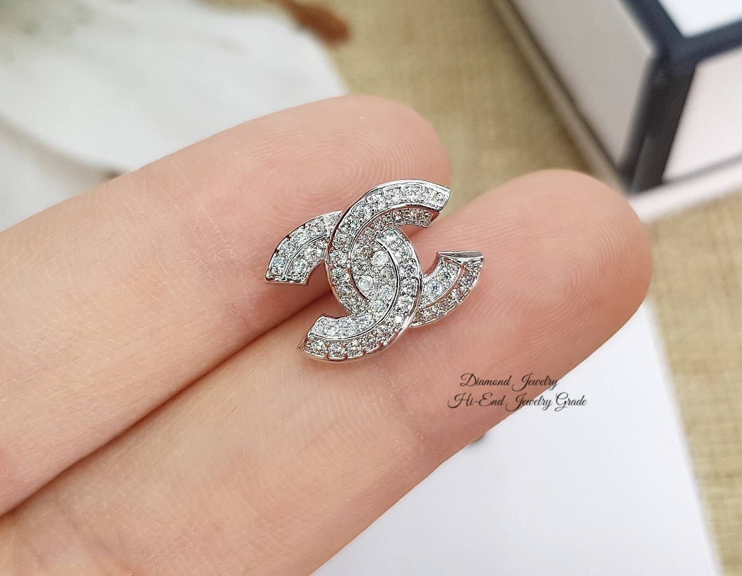 New Arrival !!! Chanel Earring ต่างหูชาแนล เกรดจิวเวอรี่ งานน่าร๊ากกก ดูดี งานสวยมากกกกกทุกแบบคะ เพชรใส ไม่ขุ่นแม้แต่เม็ดเดียว ซื้อไปไม่ผิดหวังแน่นอนคะ ตัวเรือนสีเงิน ตามรูป งานชุบ 18KGP ไม่ลอกไม่ดำ Made in Korea