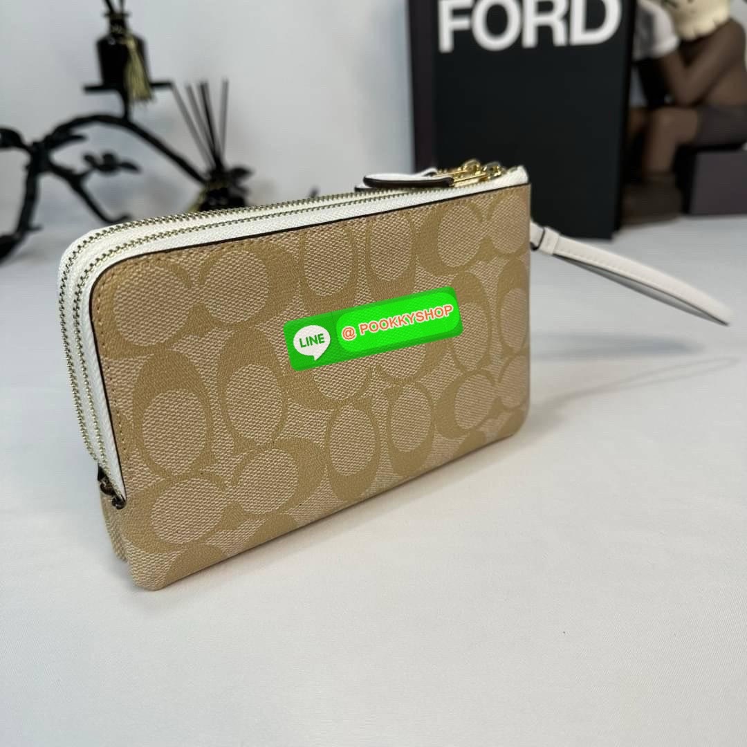 กระเป๋าคล้องมือ COACH 87591 DOUBLE CORNER ZIP WRISTLET IN SIGNATURE CANVAS (COACH 87591 ） กระเป๋าคล้องมือ2เซิปใหญ่ ลายCหนังและ ด้านในเป็นผ้า แบ่งเป็นช่องเล็กๆใส่เหรียญใส่แบงค์ใส่บัตร แล้วแต่จะใส่มีหลายช่อง ใส่โทรศัพท์ได้ทุกรุ่นพร้อมสายคล้องมือ