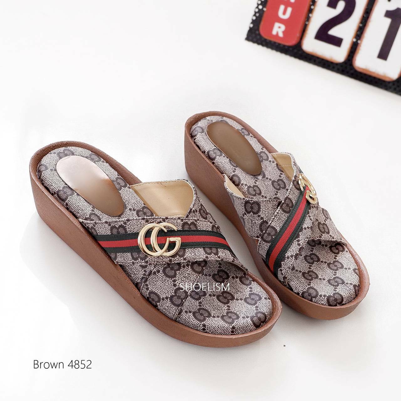 มาคร๊ะสาวว คู่นี้ทั้งเกร๋ทั้งชิคเลยเจ้าค่า รองเท้าลำลอง ส้นเตารีด หน้าไขว้ น้ำหนักเบา หนังpu ใส่กับชุดอะไรก็เกร๋ ใส่นิ่มเบาเดินสบายมาก ของจริงงานดีสวยเกินราคา ไม่ซื้อถือว่าพลาด!!