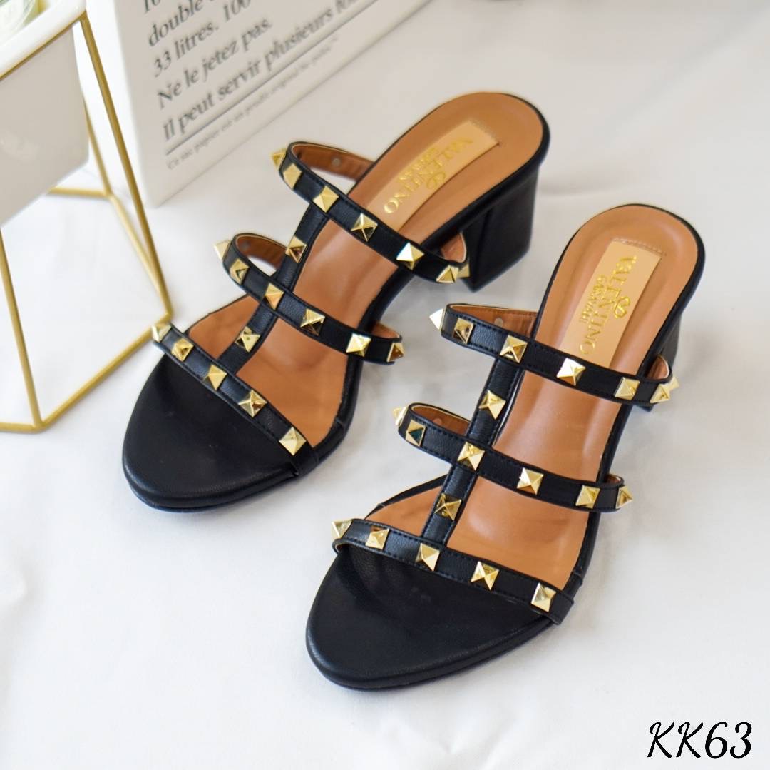 หวานกว่านี้ ก็น้ำตาลแย้วว พร้อมส่ง แบบมาใหม่ รองเท้าส้นตันสูง 2.5 นิ้ว ทรงสวม งานน่ารักมาก เล่นสีพาสเทล ทูโทน เข้ากันสุดๆ ตอกหมุดทองด้วยมือทีละเม็ด ขอบอกว่างานสุดประณีต สวยมากเลยจ้ะแม่