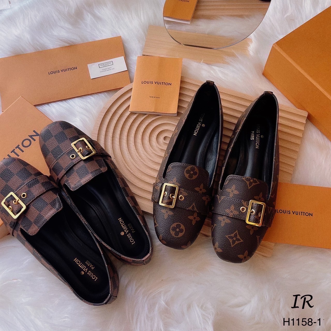 รีพีทแบบขายดี!!! พร้อมส่ง !!! LV คัทชูแต่งอะไหล่ หนังสวยมากกกก พื้นกันลื่น อย่างดี ปั้มแบรนด์งานดี มากค่ะ ถ้าเทียบ คุณภาพ ถือว่าเกินเบอร์เลยค่า