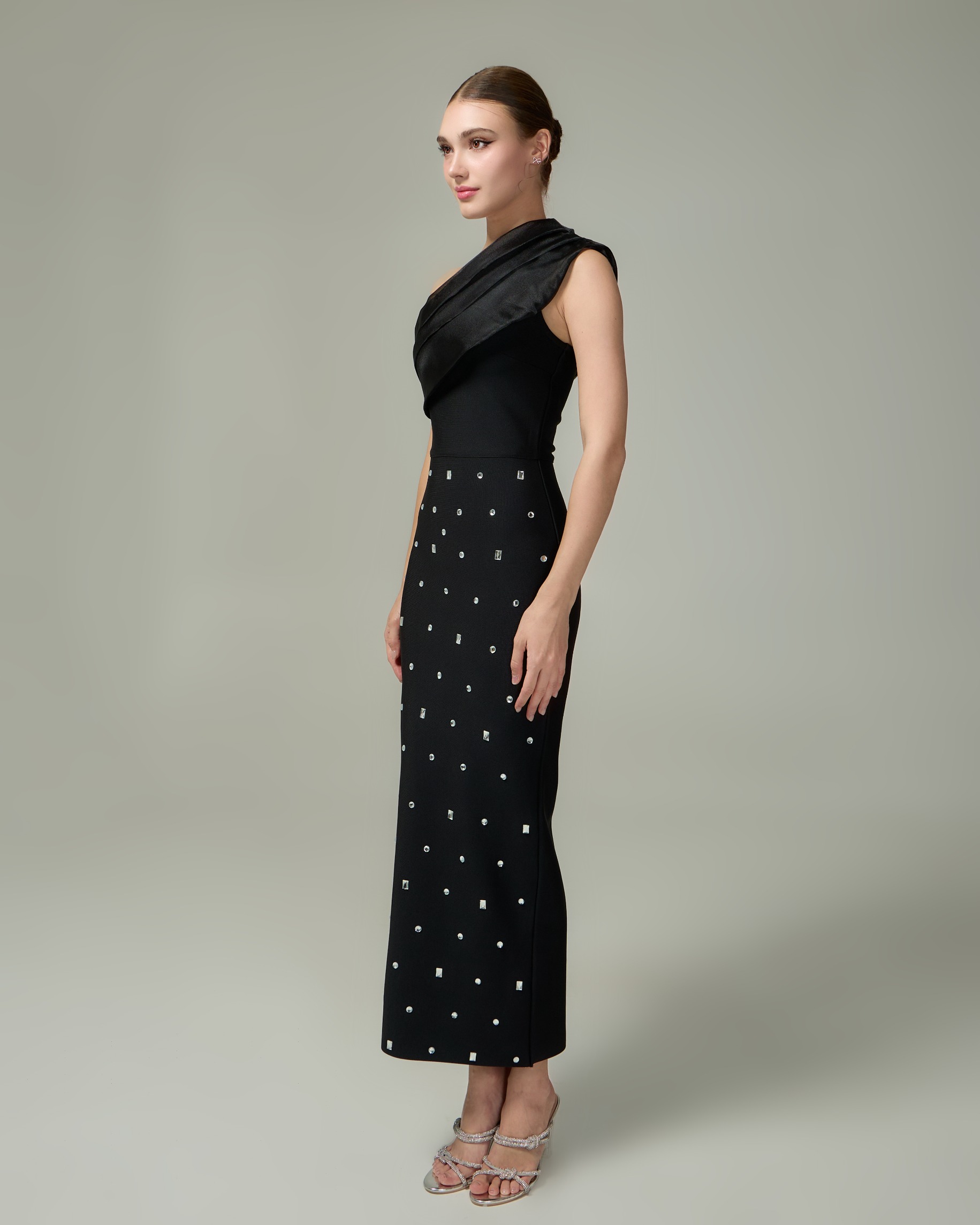 เดรสแฟชั่น เดรสเสื้อไหล่เดียว กระโปรงยาวทรงเข้ารูป