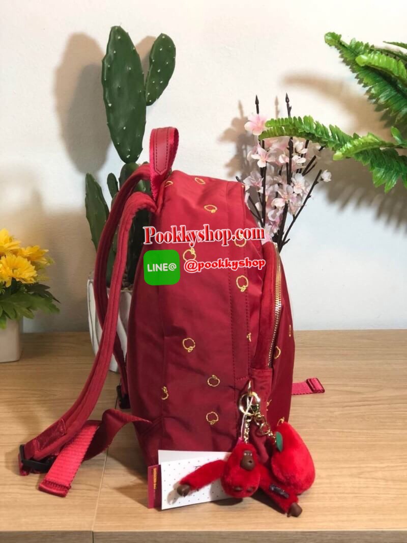 Kipling Disney's Backpack collection สุดน่ารักจากแบรนด์ kipling ขนาดกำลังน่ารักพอเหมาะสำหรับใส่ของระหว่างวัน และช่องจัดเก็บอีกหลากหลายรูปแบบ ดีไซน์สวยนับเป็นอีกหนึ่งกระเป๋าเป้ที่พร้อมให้คุณได้สะพายออกไปข้างนอกได้ทุกวันอย่างมั่นใจ เพราะแมทช์เข้ากับทุก