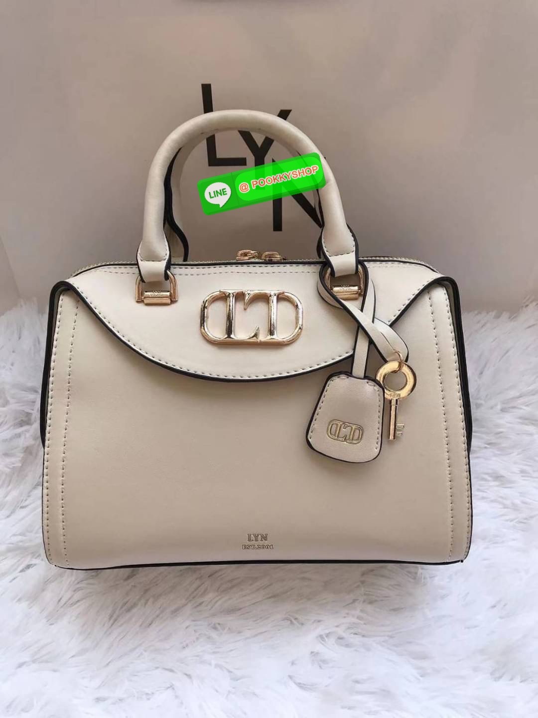 Lyn แท้ Outlet คอลเลคชั่นใหม่ ทรงหมอน สะพายข้าง