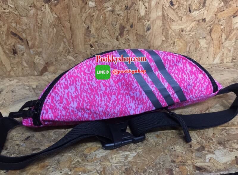 พร้อมส่ง ..... Adidas Originals National Waist Pack Factory กระเป๋าคาดอกและเอว เป็นอีกรุ่นที่ได้รับความนิยมเป็นอย่างมาก ด้วยแบบและดีไซน์ขนาดที่พอเหมาะ ใช้ได้ทุกเพศทุกสไตล์ กระเป๋าทำจากผ้าไนลอนลื่น น้ำหนักเบา ขนาดกำลังดี ดีจุของได้เยอะคะ เปิด-ปิดด้วยซิป ด้