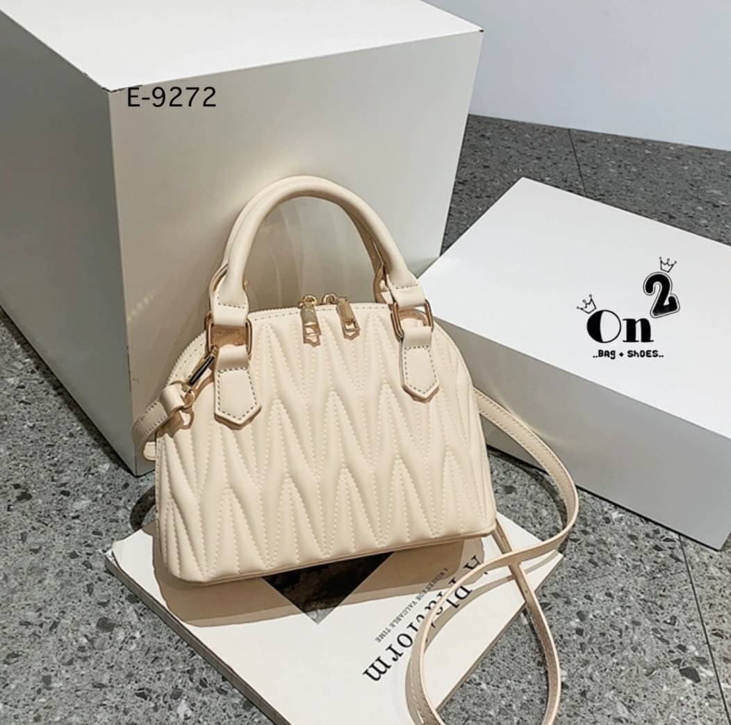 Hot item 🔥🔥 กระเป๋ามาใหม่สไตล์เกาหลี ทรงโดมงานซิปคู่ ตัวกระเป๋าปักลายแน่นๆ มาพร้อมสายสะพายยาวถอดออกถือได้ค่ะ พร้อมส่ง 4 สีค่ะ